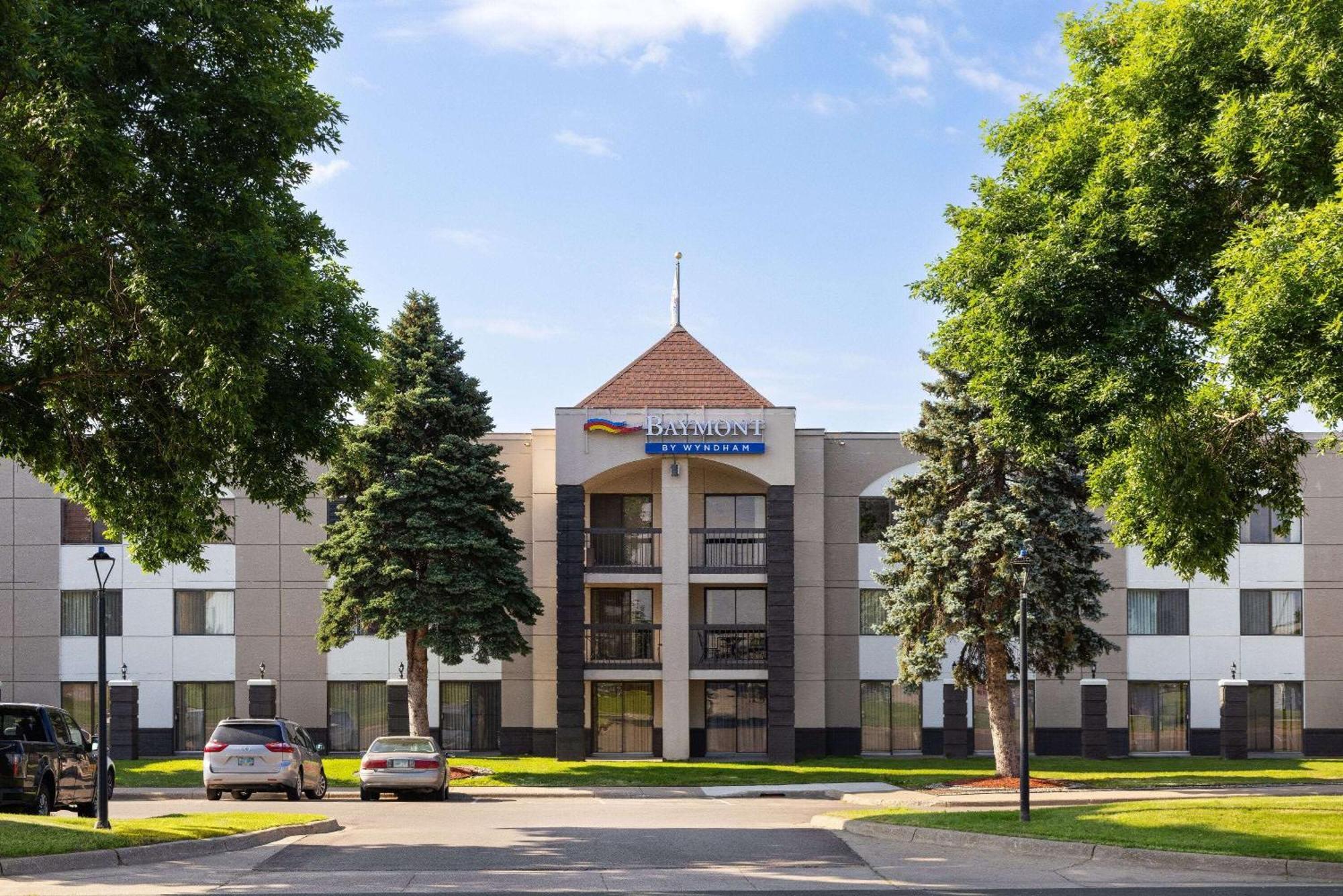 Baymont By Wyndham Shakopee Hotel Екстериор снимка